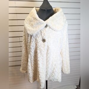 Me Jane Soft Faux Fur 2 Button Swing Coat with Portrait Collar Size XL Ivory EUC